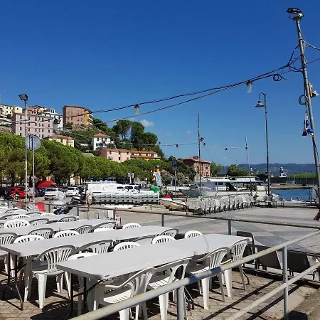 Simon's Cove *